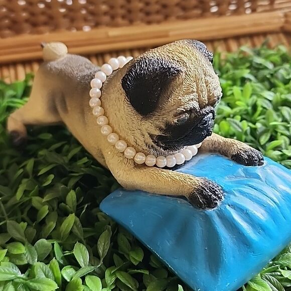 Vintage 1990 Resin Pillow Pug With Pearls - Picture 5 of 10
